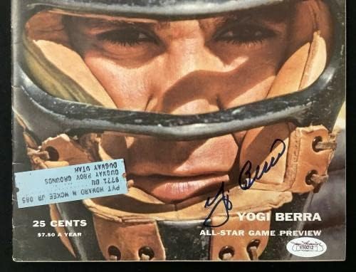 Yogi Berra Aláírt Sports Illustrated 7/11/55 Yankees Catcher Autogramot HOF SZÖVETSÉG - Dedikált MLB Magazinok