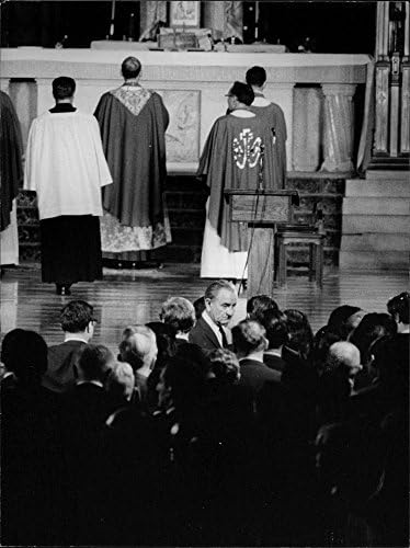 Vintage fotó Ember gyűlt össze a templomba, temetésre Robert FrancisBobby Kennedy.