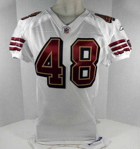 2008-ban a San Francisco 49ers 48 Játék Kiadott Fehér Jersey DP08236 - Aláíratlan NFL Játék Használt Mezek