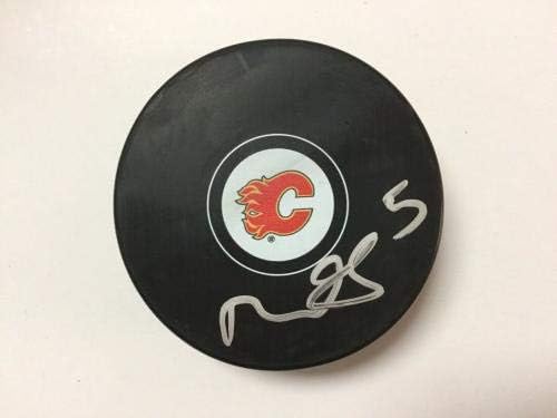 Mark Giordano Aláírt Calgary Flames Jégkorong PSA/DNS-COA Dedikált c - Dedikált NHL Korong