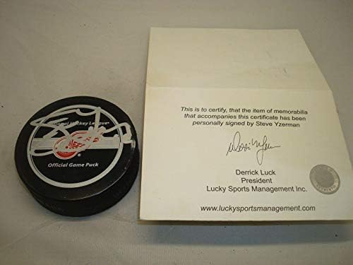 Steve Yzerman Aláírt Detroit Red Wings Hivatalos Játék a Jégkorong Stevie Y COA-1A - Dedikált NHL Korong